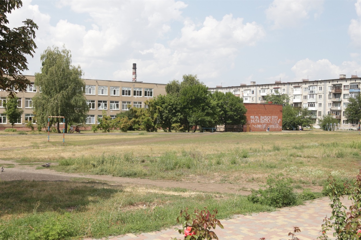 Футбольне поле біля школи №19 Добропілля
