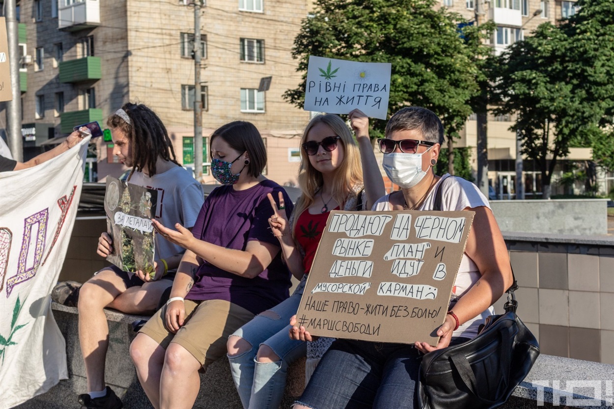 Митинг в поддежку легализации конопли в медицинских целях в Мариуполе