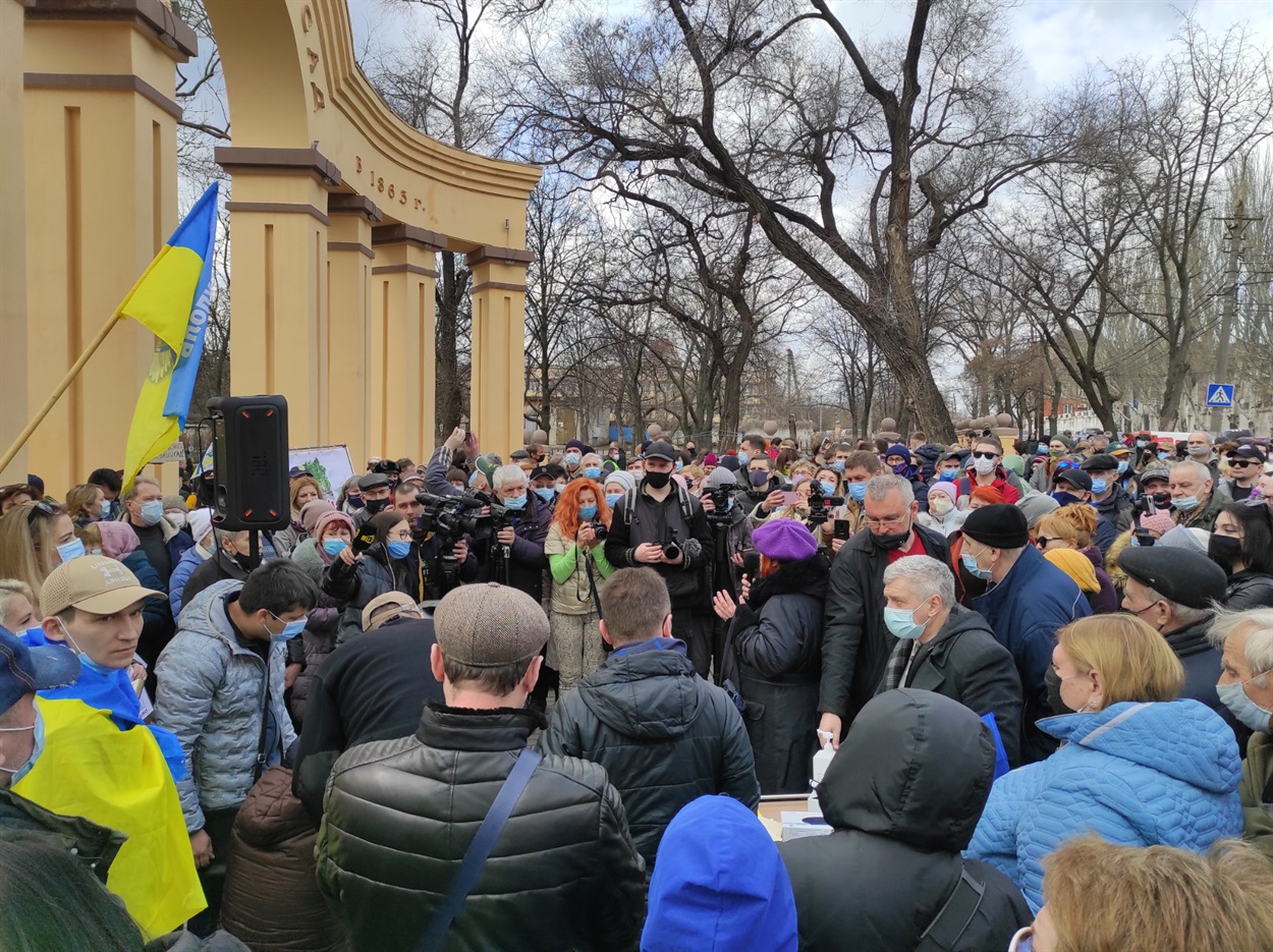 Акція проти забудови міського саду в Маріуполі / Свои.City