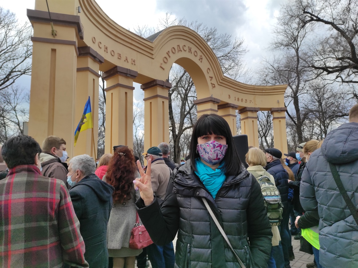 Олена Золотарьова - ініціаторка акції проти забудови в міському парку Маріуполя / Свои.City