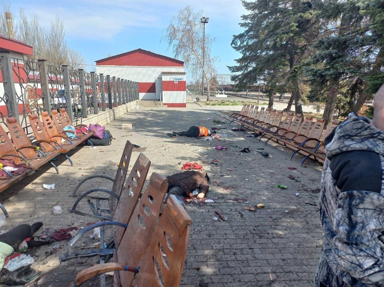 Сьогодні о 10:30 по Краматорському залізничному вокзалу завдали ракетний удар