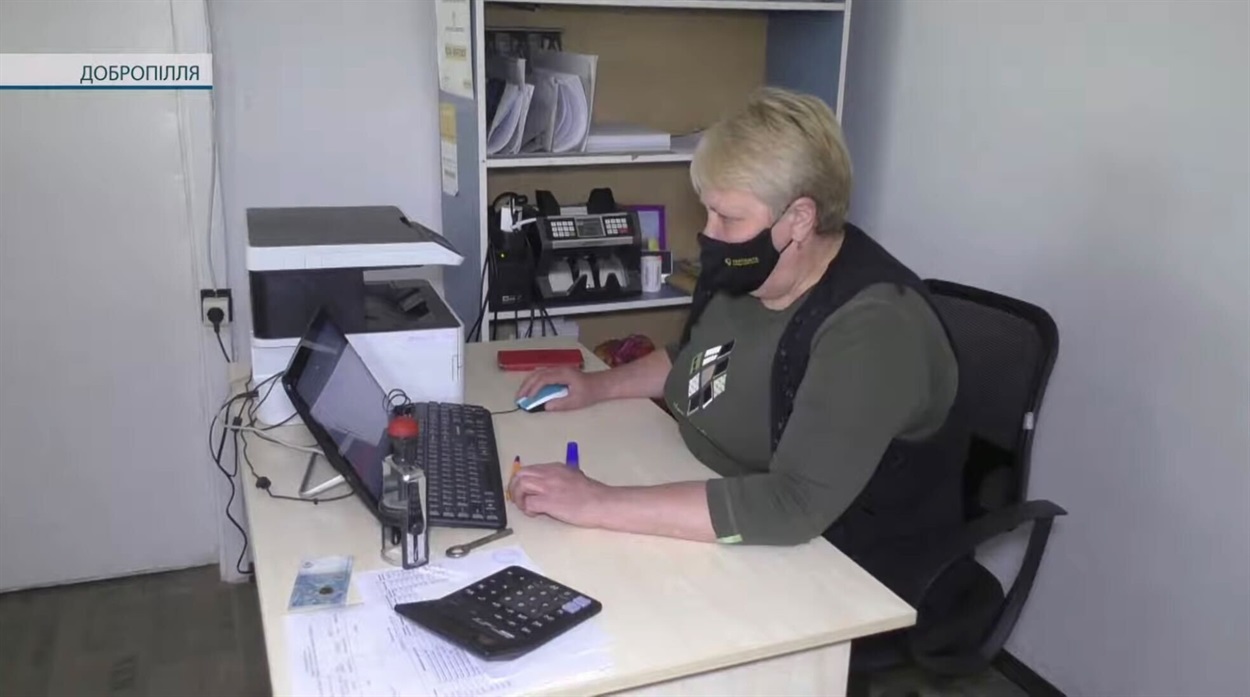 Начальниця відділення поштового зв`язку Добропілля - 1 Анжела Боброва