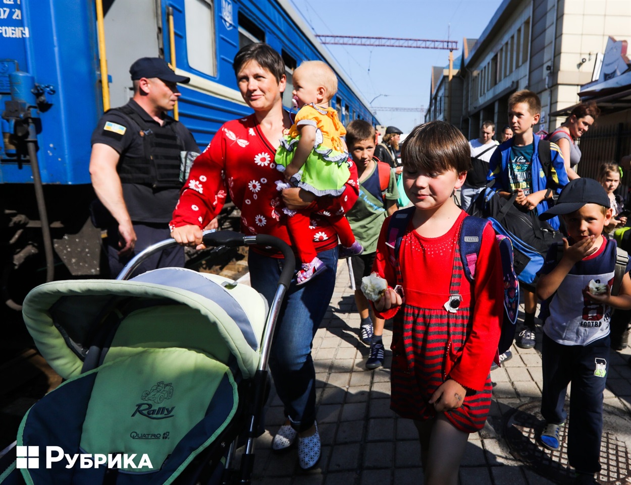 Родина з Добропілля