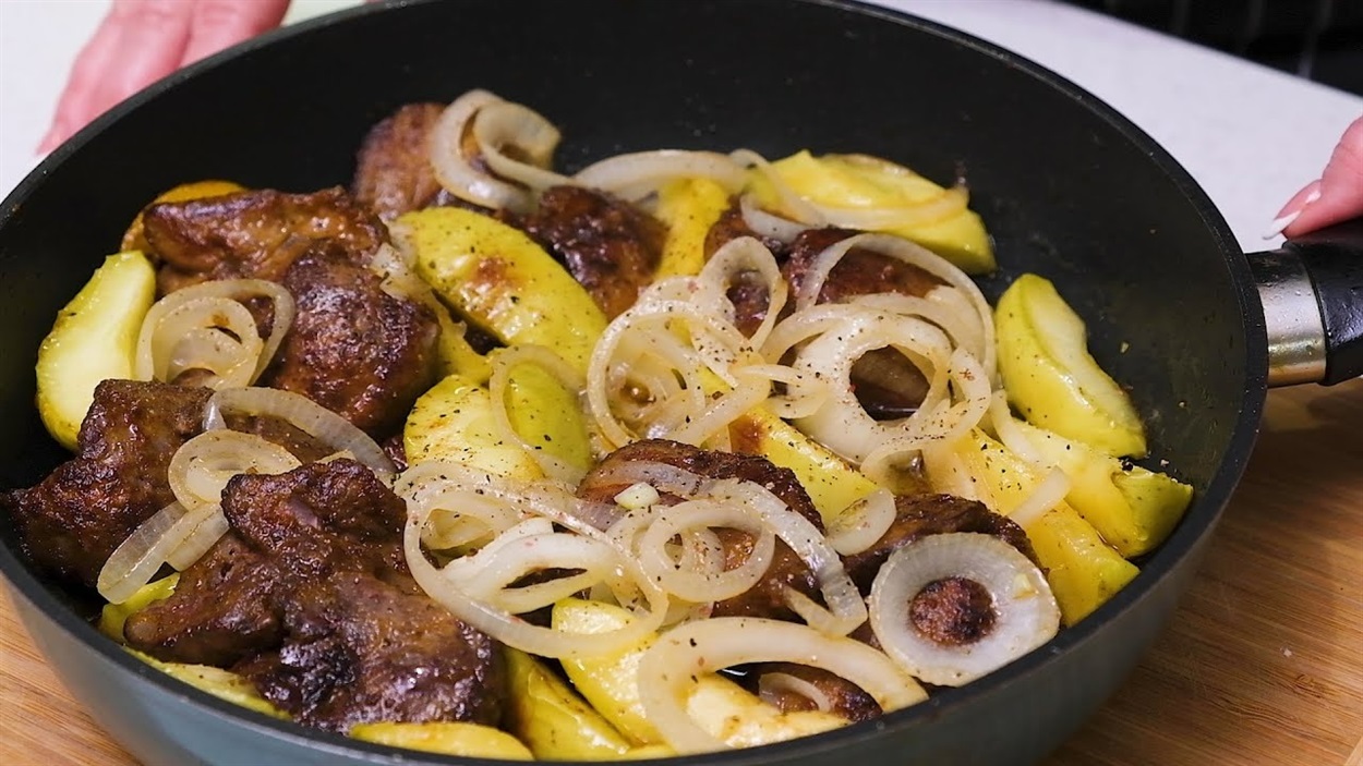 Печінка з яблуками рецепт